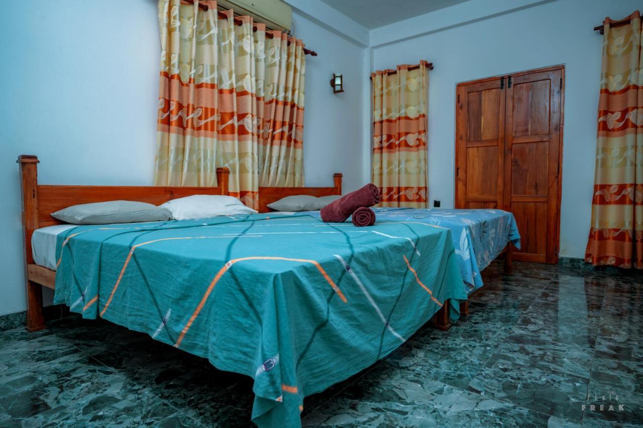 Hotel Athina & Restaurant Chilaw Exterior photo