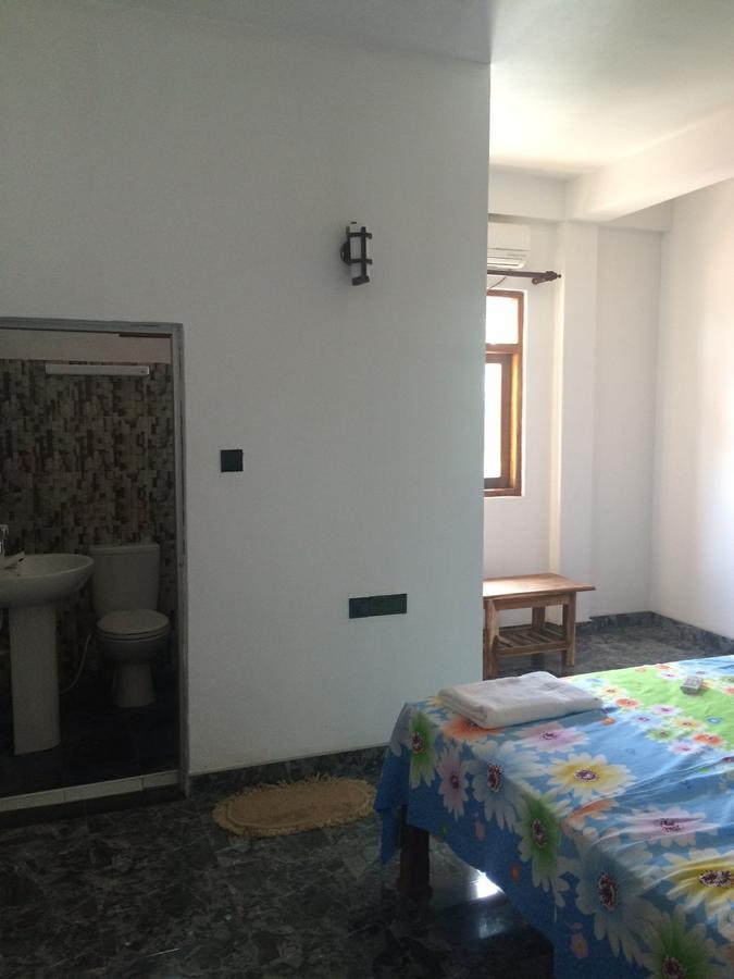 Hotel Athina & Restaurant Chilaw Exterior photo