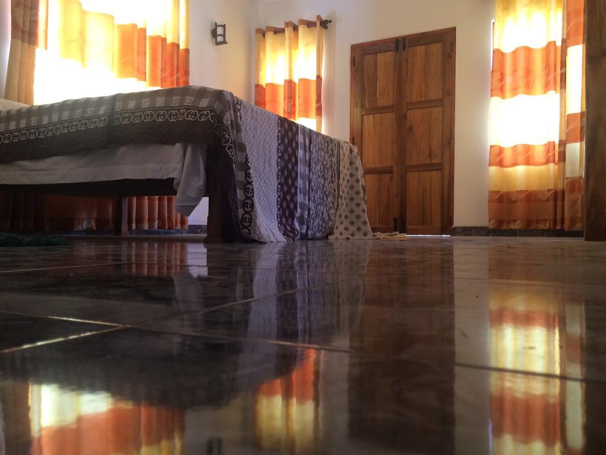 Hotel Athina & Restaurant Chilaw Exterior photo