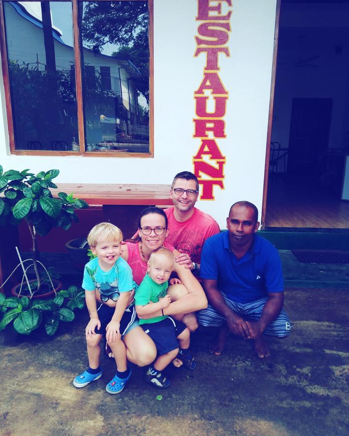 Hotel Athina & Restaurant Chilaw Exterior photo
