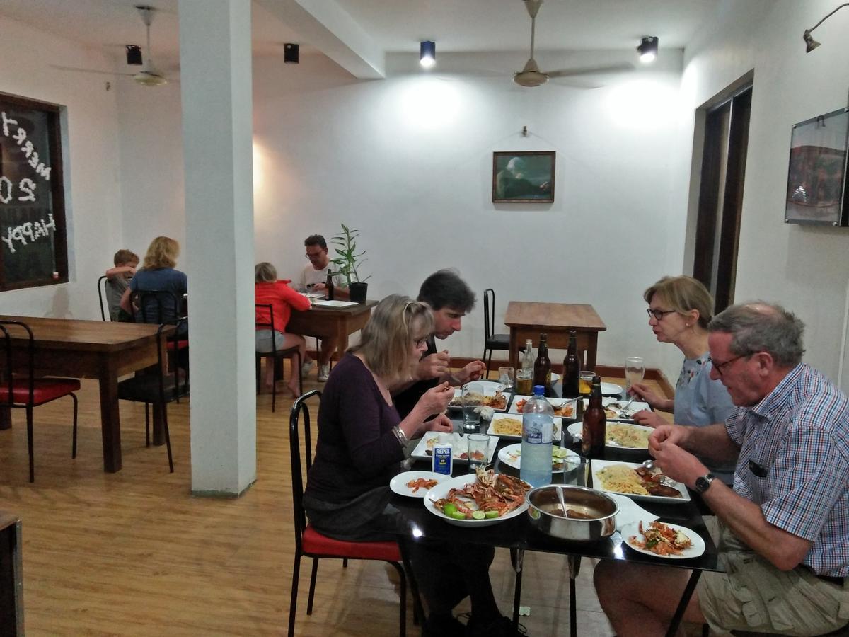 Hotel Athina & Restaurant Chilaw Exterior photo